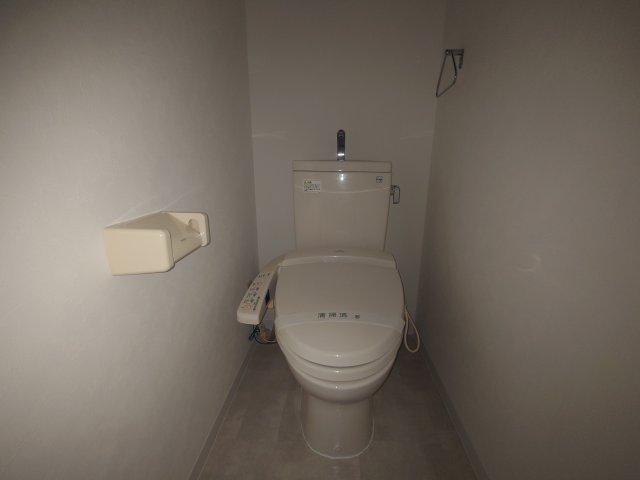 トイレ　同物件別号室の写真です。