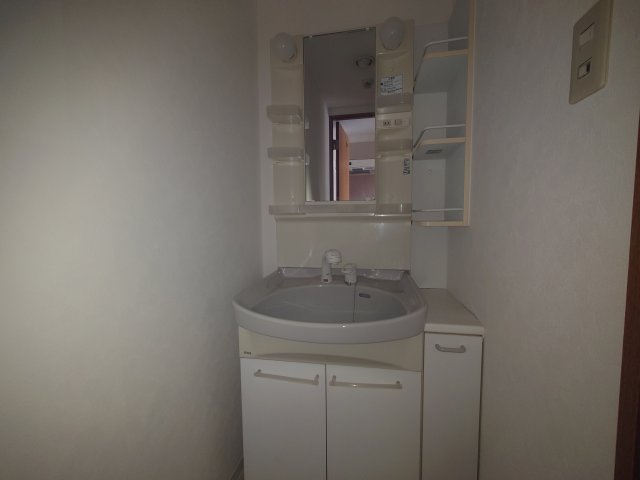 洗面設備　同物件別号室の写真です。