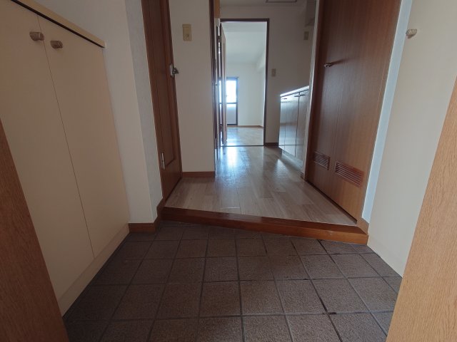 玄関　同物件別号室の写真です。
