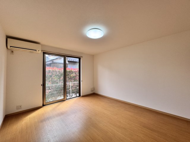 居室・リビング　広々洋室　9帖　同タイプ参考写真