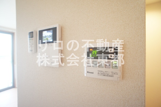 居室・リビング　※同間取りの１０３号室の室内写真です。