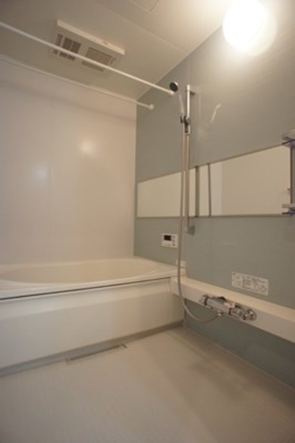 バス・シャワールーム　※同間取りの１０３号室の室内写真です。