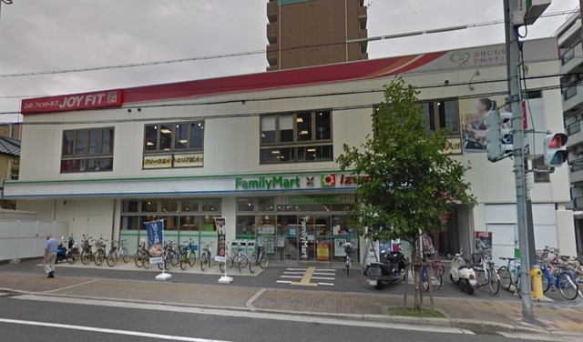 スーパー　イズミヤ　ファミリーマート×イズミヤ東三国四丁目店（スーパー）まで587m