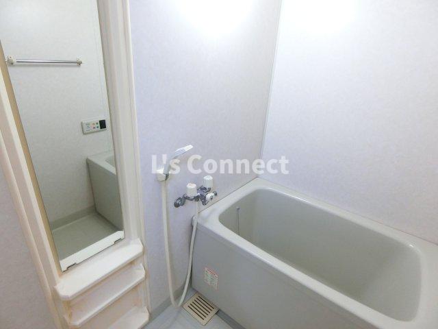 バス・シャワールーム　追焚き機能付きのお風呂。