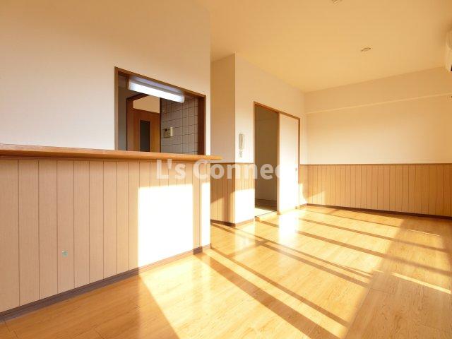 居室・リビング　１４．２帖のＬＤＫ。カウンターキッチンです。