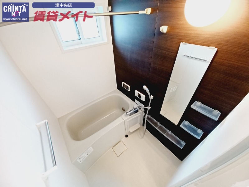 バス・シャワールーム　同建物別部屋写真です