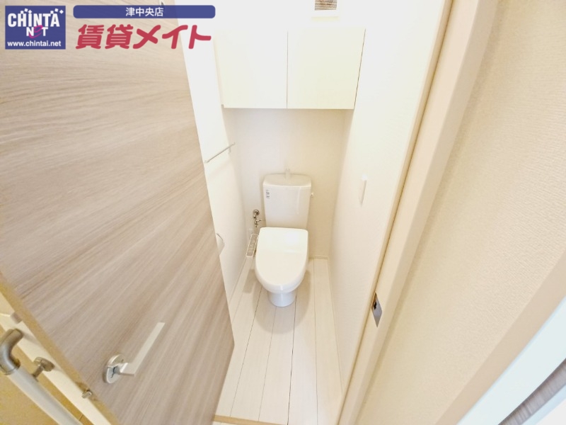 トイレ　同建物別部屋写真です