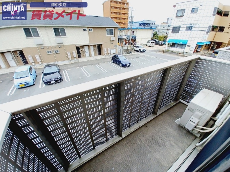 バルコニー　同建物別部屋写真です