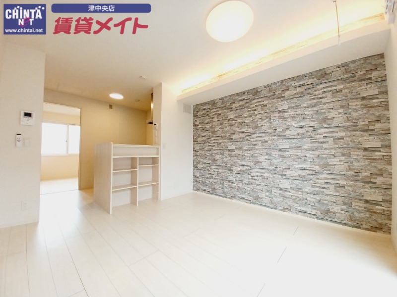 居室・リビング　同建物別部屋写真です