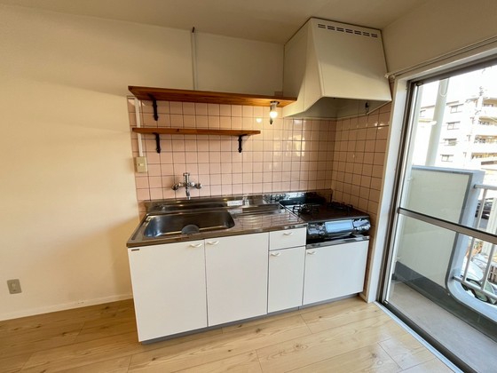 キッチン　※別号室の写真になります。