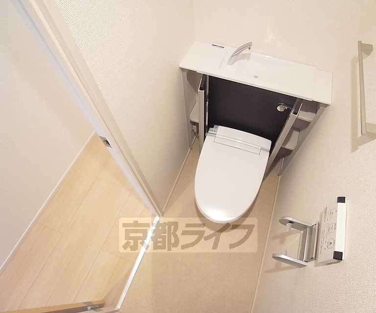 トイレ　ウォシュレット付きです。