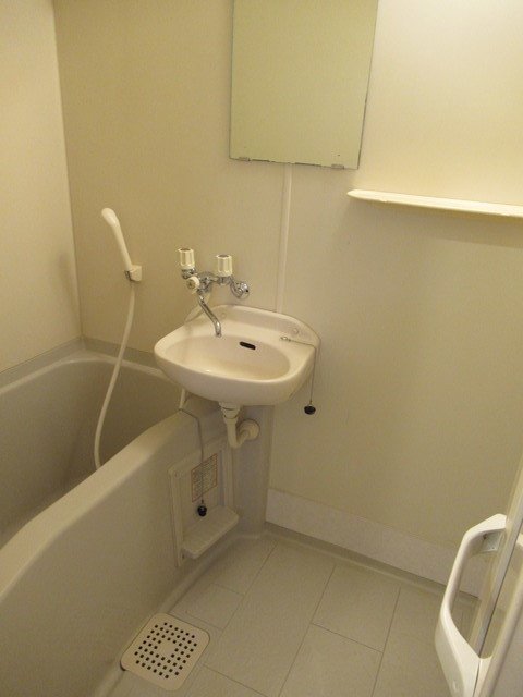 バス・シャワールーム　お掃除しやすい☆洗面台付き２点ユニットです☆