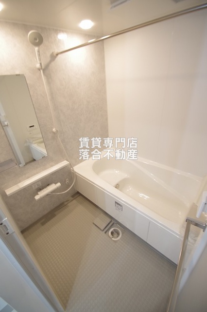 バス・シャワールーム　追い炊き機能、浴室乾燥機付き♪