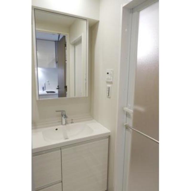洗面設備　※写真は同タイプ住戸です。