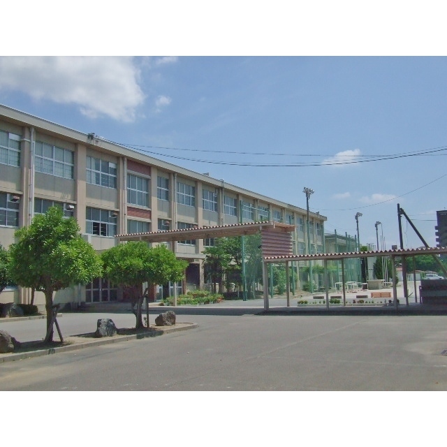 中学校　加納中学校（中学校）まで1900m