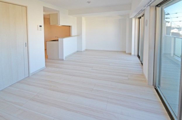 居室・リビング　☆明るい居間☆