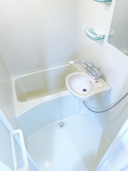 バス・シャワールーム　落ち着いた空間のお風呂です