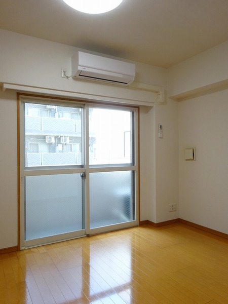 居室・リビング　ゆったり過ごせる居間です