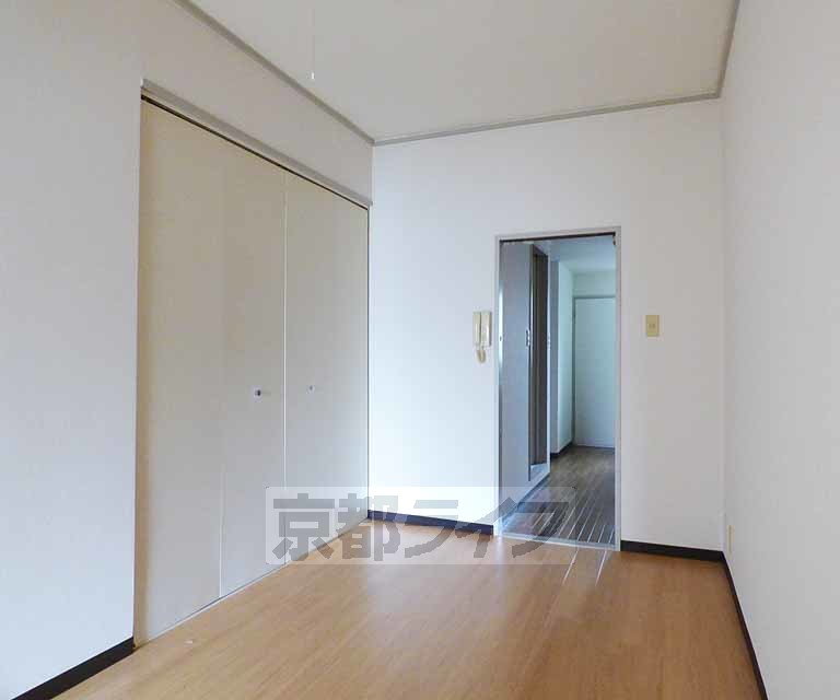 居室・リビング　広々とした室内です。