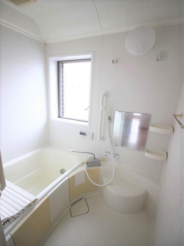 バス・シャワールーム　※リフォーム前画像のため、現況と異なる場合あり（現況優先）