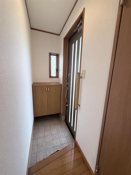玄関　※リフォーム前画像のため、現況と異なる場合あり（現況優先）