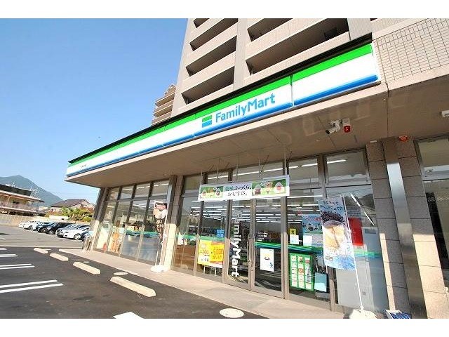 コンビニ　ファミリーマート　広島大町東店（コンビニ）まで417m