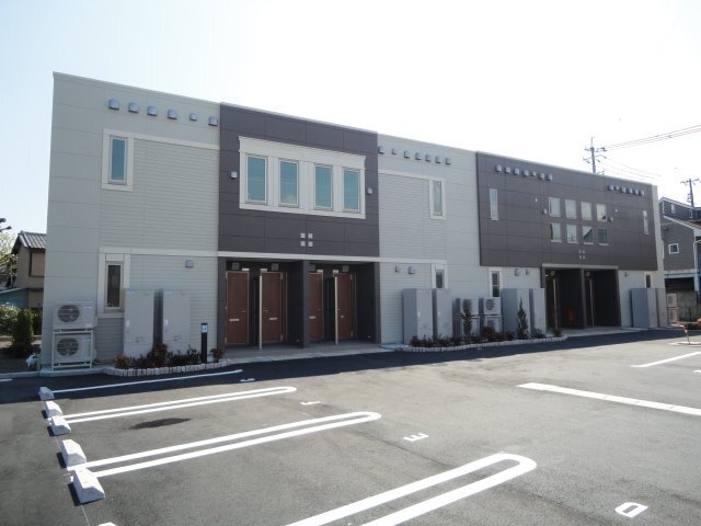 エントランス　外観写真（昼）