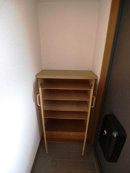 収納　たっぷり入るシューズボックス　写真は同建物同間取りの別部屋の