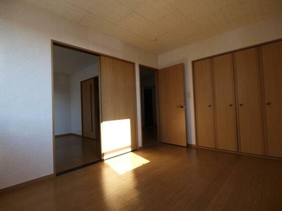 その他部屋・スペース　日当たり良好　写真は同建物同間取りの別部屋のものです。