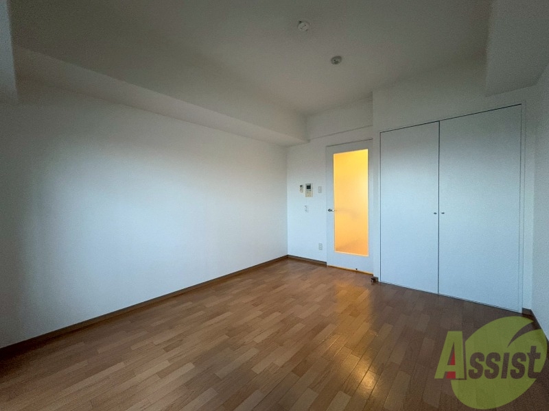 その他部屋・スペース　８帖の洋室を別の角度から撮影してみました。