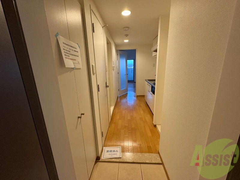 玄関　玄関からの様子です。すぐ部屋が見えないのは安心ですね。