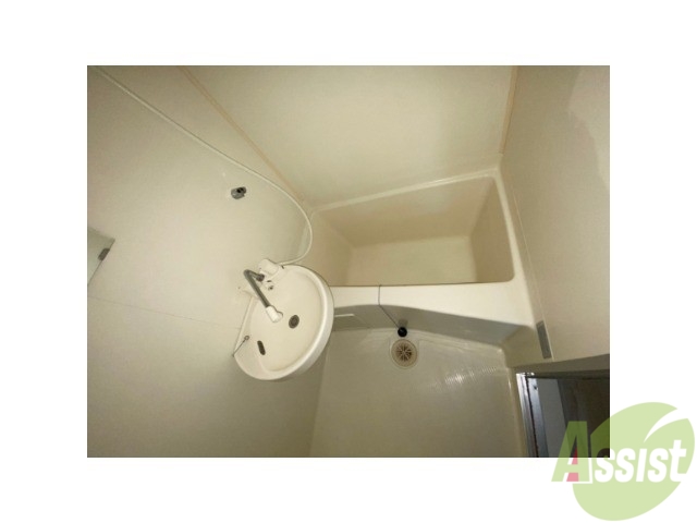 バス・シャワールーム　こちらはお風呂。一日の疲れをここで癒してください。