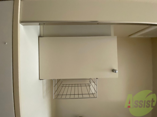 その他設備　キッチンの上にもしっかり収納がありました！嬉しい。