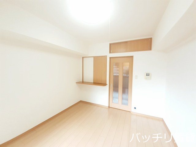 居室・リビング　画像は同型イメージの為、現況を優先いたします。