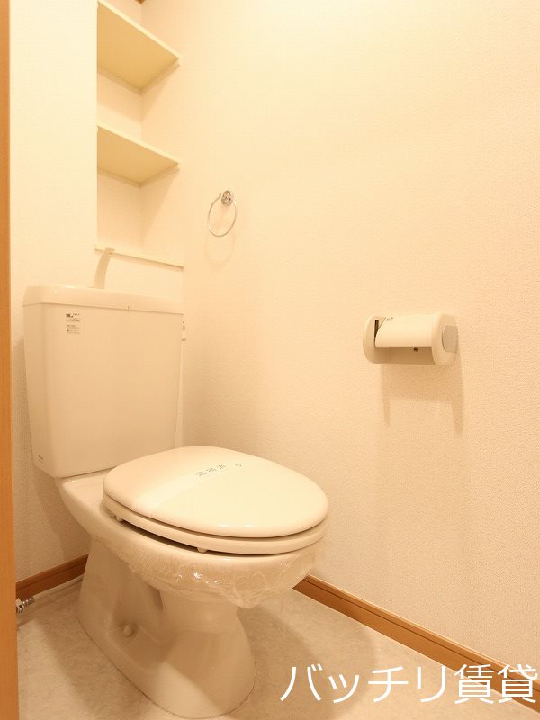 トイレ　画像は同型イメージの為、現況を優先いたします。