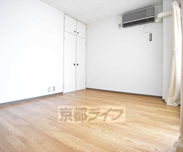 居室・リビング　広い室内です。