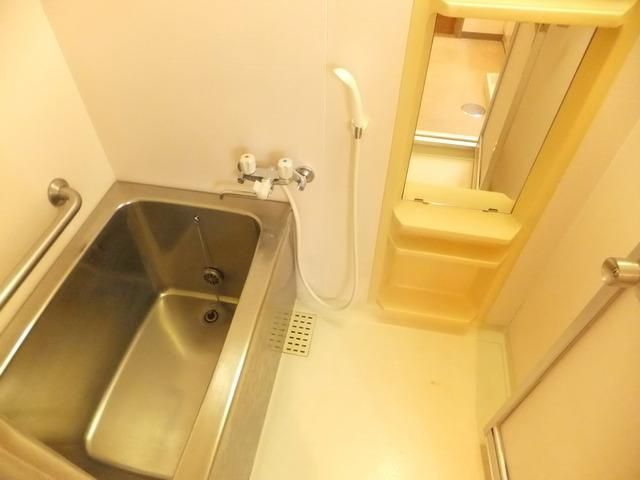 バス・シャワールーム　★追い焚き機能付きお風呂です★