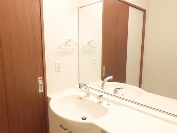 洗面設備　三面鏡シャンプードレッサー！