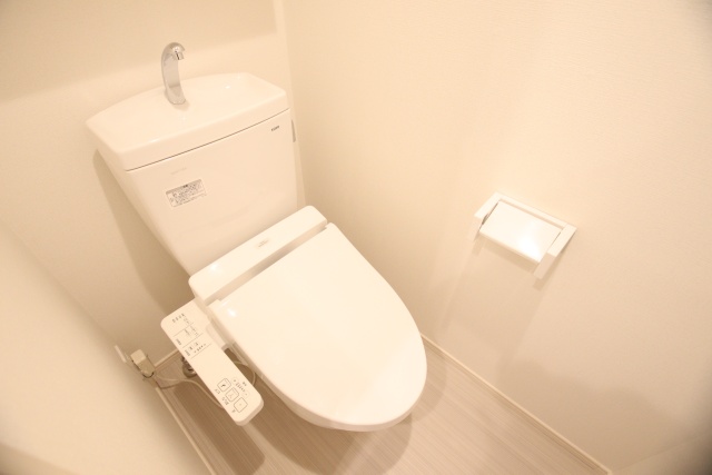 トイレ　※別室の参考写真の為、現況優先です。