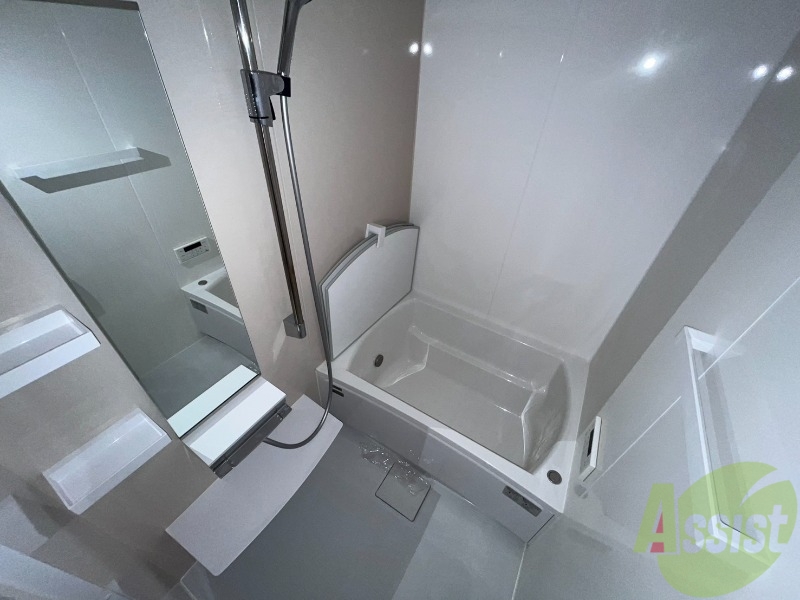 バス・シャワールーム　浴室はこちらのユニットバスです。一日の疲れを癒しましょう。