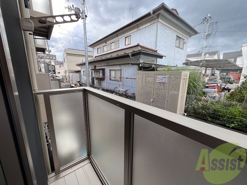 バルコニー　バルコニーが付いているので晴れた日は洗濯物が沢山干せますね。