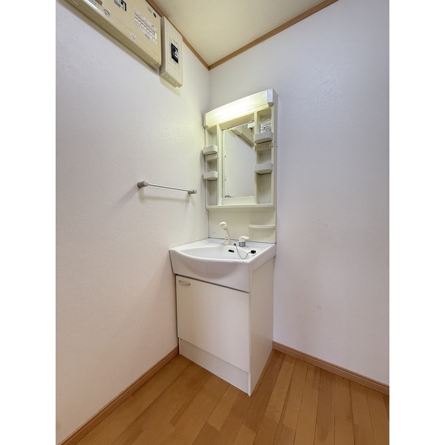 洗面設備　同棟１０２号室写真