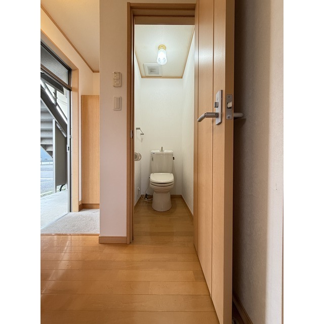 トイレ　同棟１０２号室写真