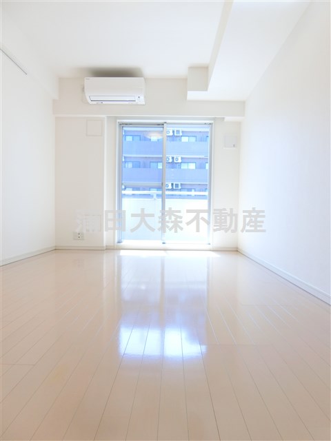 居室・リビング　南向き洋室6.7帖