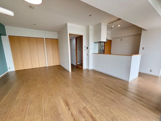 居室・リビング　開放感のあるゆったりとしたお部屋です♪