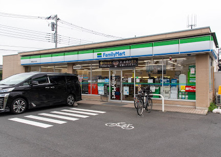 コンビニ　ファミリーマート 練馬富士見台店（コンビニ）まで686m