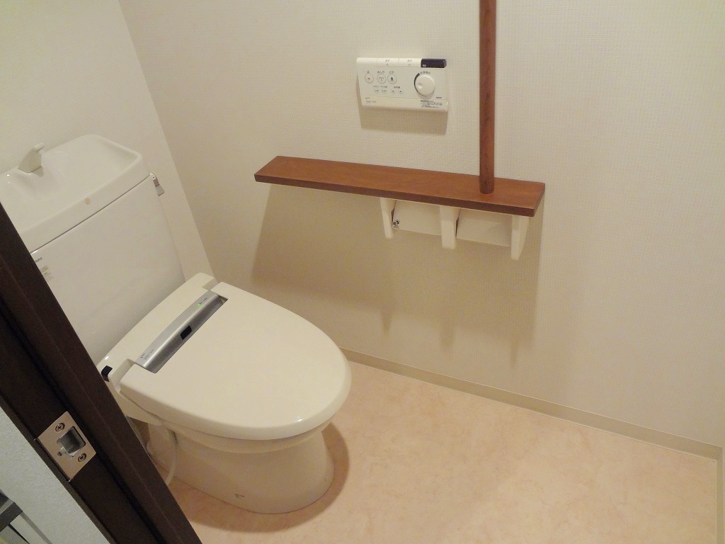 トイレ　ウォシュレット付き