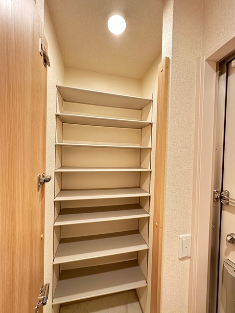 玄関　奥行きのあるシューズクロークで玄関すっきり片付きます☆靴だけ