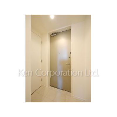 玄関　同タイプ6階のお部屋を撮影。仕様が異なることがあります。