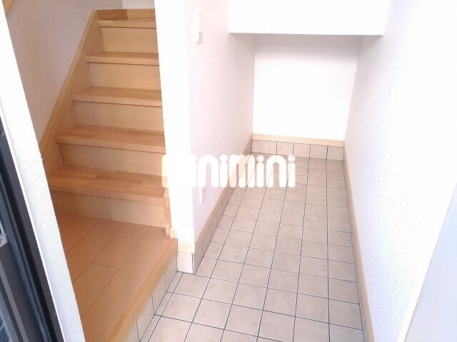 玄関　靴箱あります